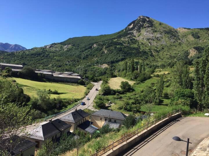 Casa Sendacomodidad Y Descanso Sallent De Gallego Bagian luar foto